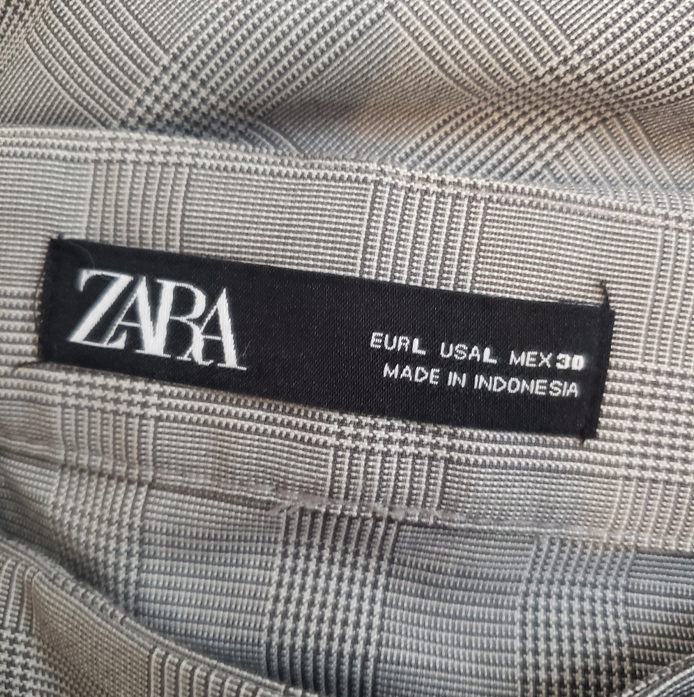 Gray Buttoned Wrap Skirt - Picture 4 of 4